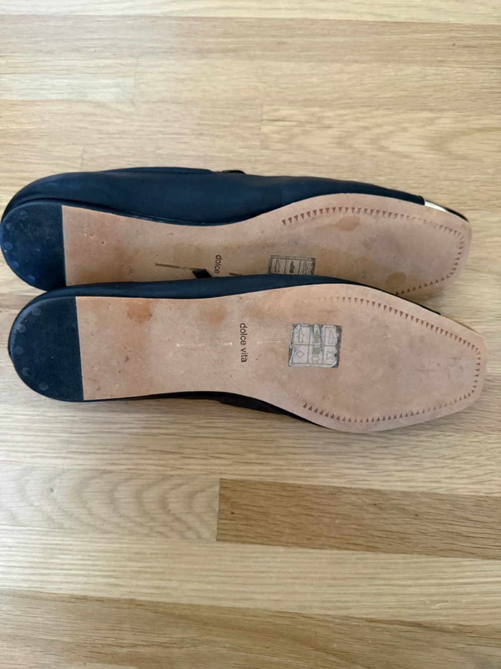 Black Flats with Gold Metallic Toe and Strap dolce vita size 10 - Picture 2 of 3